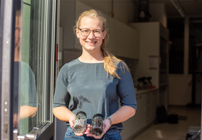 PB: FH-Alumna Merle Zorn forscht am Fachbereich Bauingenieurwesen im Verbundprojekt DemoSens zu Batterierecycling. (Foto: FH Münster/Michelle Liedtke)