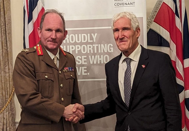 PB: Die Unterzeichnungszeremonie fand im Verteidigungsministerium in London mit Rob Jewkes, CEO von Venterra (Bild), und Jim Bell, MD von FoundOcean, statt.