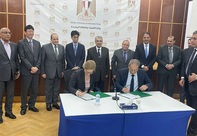 PB: Vertragsunterzeichnung in Ägypten mit Vertretern von North Delta Electricity Distribution Company, der Egyptian Electricity Holding Company und Siemens.