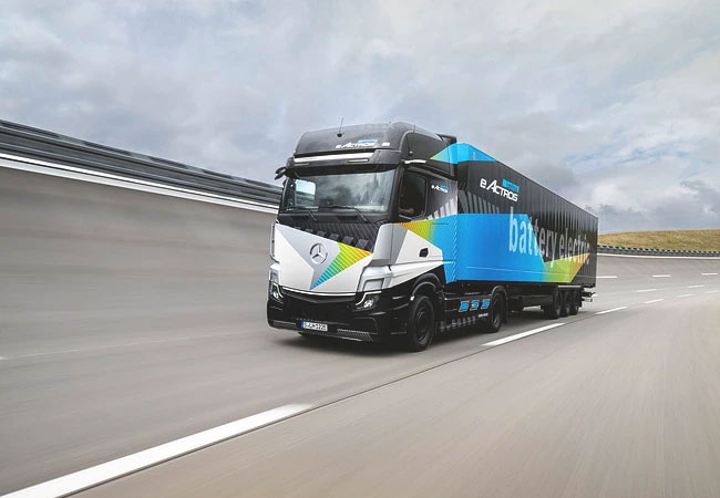 PB: Mercedes-Benz Trucks und Dachser unterzeichnen Absichtserklärung: Auftrag über 50 eActros LongHaul