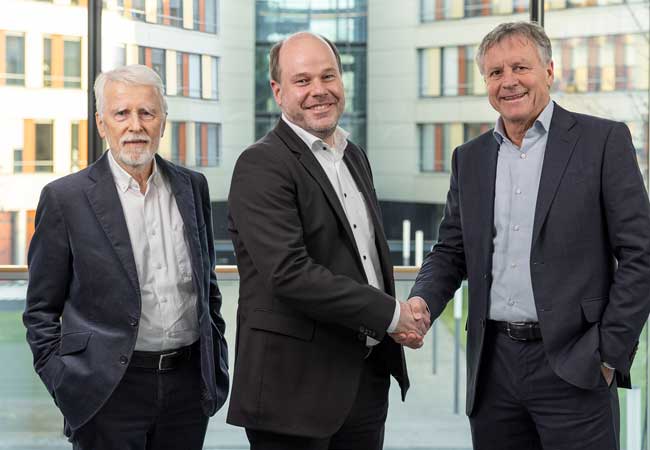 PB: Von links nach rechts:  dSPACE Gründer und Gesellschafter Dr. Herbert Hanselmann, Dr. Carsten Hoff und Martin Goetzeler.