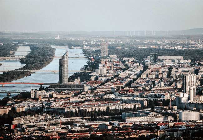 PB: Fallstudien aus Österreich zeigen, dass ausländische Staatsbürger:innen überproportional von Feinstaub belastet sind, und das hängt nicht zwangsläufig von ihrem Einkommen ab. Quelle: Ashkan/Unsplash