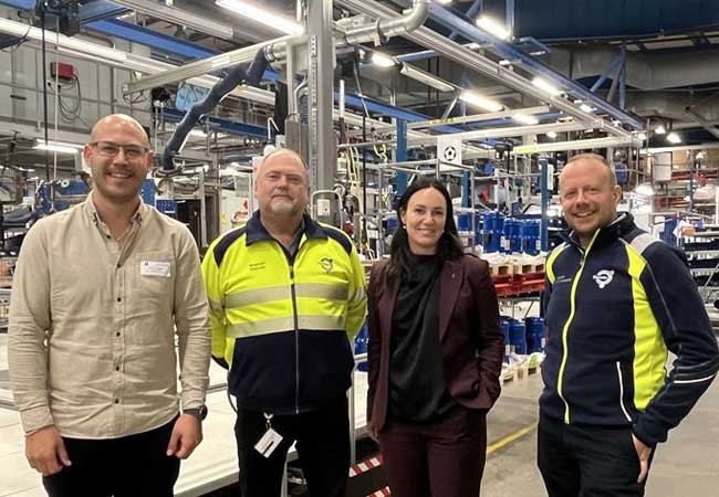 PB: From left: Jimmy Olsson, Account manager HANZA, Magnus Glavmo, CEO Thermia, Veronica Svensson Sales director HANZA, Mathias Axelsson Löfvenholm, Purchasing director Thermia.