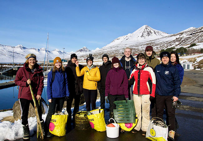 PB: Junge Engagierte während des Nachhaltigkeits-Projekts in Island / ©: Experiment e.V.