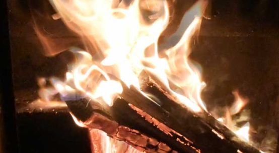 Kaminofenfeuer / Foto: HB