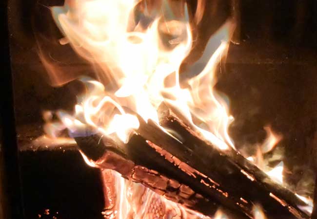 Kaminofenfeuer / Foto: HB