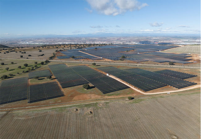 PB: Bild des Solarparks Casa Valdes / Bildrechte: RWE