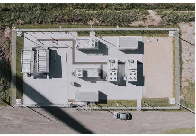 PB: Die Elektrolyseure arbeiten mit der Polymer-Elektrolyt-Membran-Technologie (PEM), die sehr gut für die fluktuierende Stromzufuhr aus erneuerbaren Energien geeignet ist.