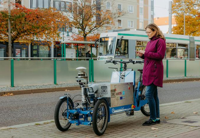 PB: Autonome Lastenräder per App zur Bahnhaltestelle rufen und mit ihnen die eigene Reise fortsetzen, so könnte das Biksharing der nächsten Generation aussehen. / ©:  Jana Dünnhaupt, Uni Magdeburg