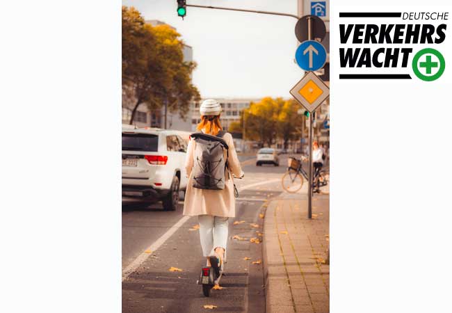 PB: Seit Inkrafttreten der Elektrokleinstfahrzeuge-Verordnung (eKFV) im Sommer 2019 ist die Zahl der im Einsatz befindlichen eScooter schnell auf einen hohen Bestand von derzeit schätzungsweise 900.000 Fahrzeugen gestiegen, insbesondere durch die Flotten von Verleihanbietern in größeren Städten.