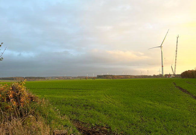 Windanlagenaufbau / Foto: HB
