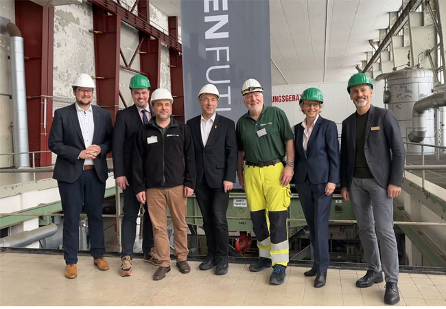 PB: Leiten den Start der Ausbildungsinitiative ein: Tim Kruithoff, OB Emden; Timo Wiese, IHK Emden; Florian Würtz, Geschäftsführer Northland Power; Johann Saathoff, MdB; Jens Thomas, Standortleiter des Statkraft Kraftwerks in Emden; Irina Lucke, Geschäftsführerin Omexom und Malte Hippe, Geschäftsführer Ørsted (v.l.n.r.)