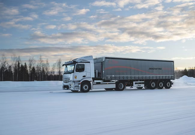 PB: Rund 3.000 Kilometer vollelektrisch bewältigt: eActros 300 Sattelzugmaschine gleitet vom Polarkreis nach Stuttgart
