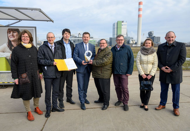 PB: Zukunftsort Arneburg / von links: Landtagsabgeordnete Juliane Kleemann, Dr. Robert Franke, IMG, Landrat Patrick Puhlmann, Minster Sven Schulze, Bürgermeister Arneburg Lothar Riedinger, Verbandsgemeindebürgermeister Arneburg-Goldbeck, René Schernikau, Marlene Brühl, AIM, Landtagsabgeordneter Thomas Staud