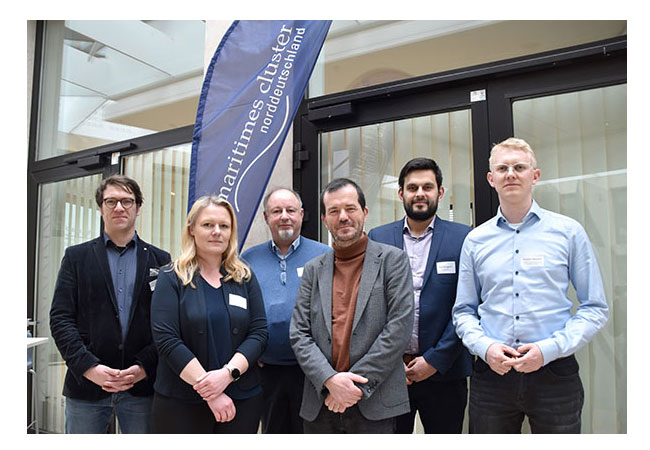 PB: V. l.: Oliver Bretag (MCN), Dr. Kristine Bauer (Fraunhofer IGD), Götz Anspach von Broecker (Airbus Defence and Space GmbH), Prof. Dr. Axel Hahn (DLR), Konrad Jagusch (Fraunhofer IGP), Christoph Meerpohl (Topas Industriemathematik)