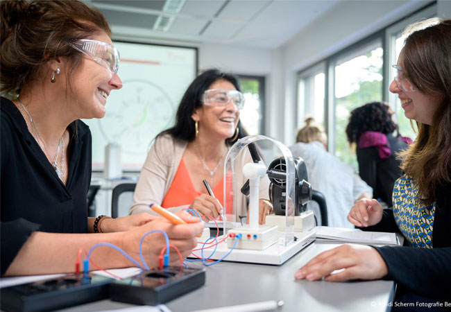 PB: RENACs hat seine Präsenzkurse um die Themen Wasserstoff und Windturbinen Technologie erweitert / ©: Renewables Academy AG / Fotografin: Heidi Scherm