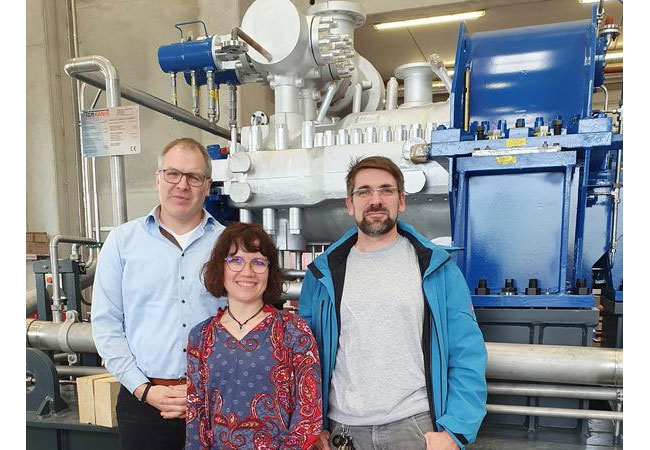 PB: Treffen zum Projektstart in Nürnberg bei der TGM Kanis Turbinen GmbH, v.l.: Dr. Gösta Pretel und Erika Wittmann (beide TGM Kanis) sowie Dr.-Ing. Florian Heberle (ZET, Universität Bayreuth).