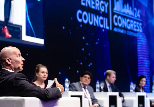 PB: Unter dem Motto „Redesign Energy for People and Planet" (Neugestaltung der Energie für Mensch und Planet) werden insgesamt 18.000 Teilnehmer zusammenkommen, um Lösungen zu erörtern und zu finden, die ein Energiesystem in Ordnung bringen könnten, das nicht mehr den Bedürfnissen der Gesellschaften entspricht, für die es konzipiert wurde.
