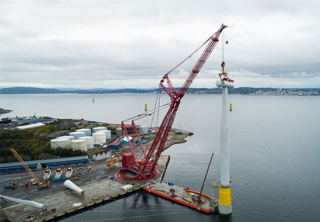 PB: Floating offshore wind will be key to delivering cost-effective renewable energy to consumers. Equinor is leading the way in developing this technology with Hywind Tampen, the largest floating wind farm to date. A smooth production line was needed from component load-in to turbine assembly, but deep foundations meant that lift capacity was needed far from the quay edge.