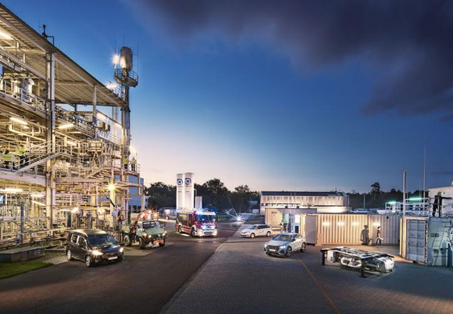 B: Dass reFuels sich in fast allen Fahrzeugen einsetzen lassen, haben das KIT und seine Partner bereits in Projekten gezeigt. (Foto: Markus Breig und Amadeus Bramsiepe, KIT)