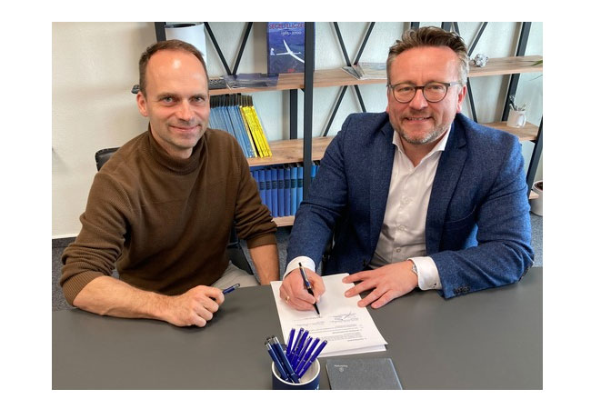 PB: Phillip Scheffel, CEO APUS Group, und André Steinau, Geschäftsführer GP JOULE HYDROGEN, bei der Unterzeichnung der Vereinbarung. Foto: GP JOULE 