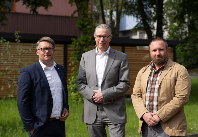 PB: Den Vorstand des »Klimafreundliche Technologieentwicklungen HydrOB e.V.« übernehmen (v.l.) Christian Basler (Energieversorgung Oberhausen AG), Dr. Thomas Polklas (MAN Energy Solutions SE) und Thorsten Ostermann (OQ Chemicals). / ©: Fraunhofer UMSICHT
