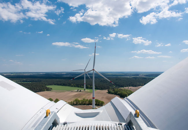 PB: Die drei neuen Windenergieanlagen bei Thomasburg haben eine Leistung von je 5,5 Megawatt (MW) und erzielen einen Stromertrag von rund 10.000 bis 11.000 Megawattstunden pro Jahr.
