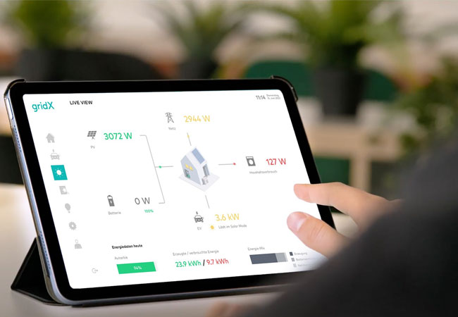 PM: Chef:in über die eigene Energie sein: Mit Energiemanagement-Systemen die Energieautarkie erhöhen, indem zum Beispiel selbst-generierter Solarstrom optimal im Haushaltsumfeld eingesetzt und so die Abhängigkeit von Netzstrom minimiert wird. / ©: gridX GmbH, HEMS Mockup PR LiveView DE