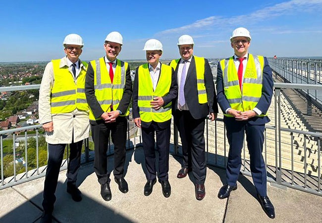 PB: Besuch der Bundeskanzler*in Olaf Scholz im Seehafen Brake