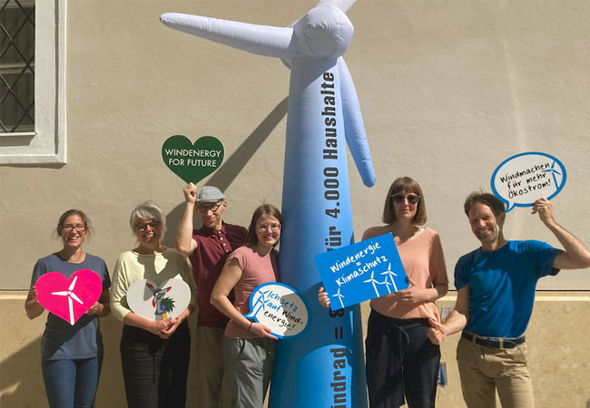 B: Die ganze Welt feiert die Windkraft