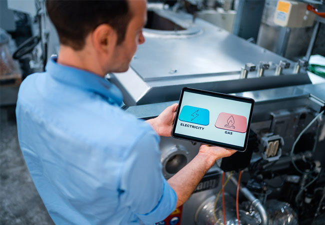 PB: Bivalente Tiegelöfen können im Betrieb dynamisch zwischen den Energieträgern Strom und Gas wechseln. / ©: Fraunhofer IPA/Ludmilla Parsyak