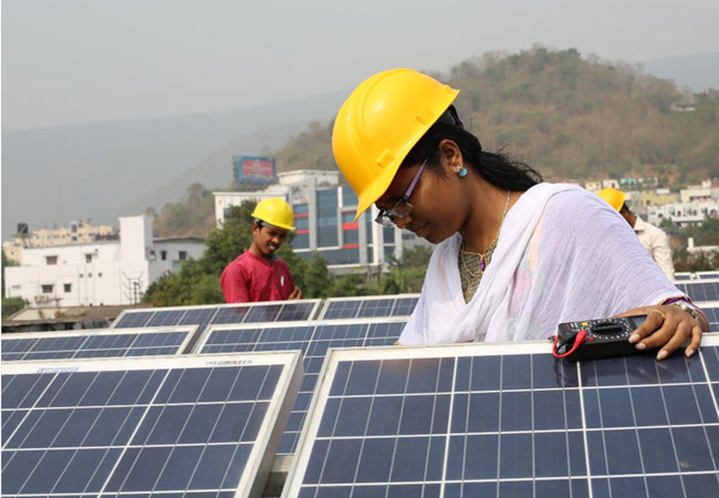PB: Schneider Electric launches free online energy transition course with the International Trade Centre and Atelier 21.