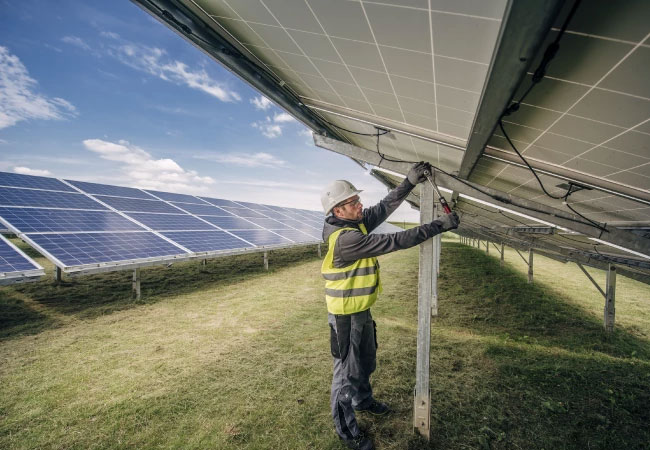 PB: „Zu wenig Beschäftigte in den Erneuerbaren Energien führen dazu, dass nicht genug Projekte umgesetzt werden können.“