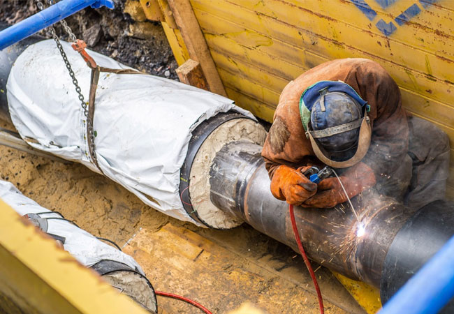 PB: Fernwärme spielt eine große Bedeutung in der Klimawende. Die Baustelle auf dem Bild befindet sich in Bergkamen, wo aktuell Ausbauarbeiten vorbereitet werden. / © Tim Luhmann / IEG