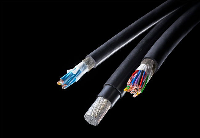 PB: Der Systemanbieter zeigt auf der Messe Kabel, Leitungen und Zubehör, die bei einer dauerhaft zuverlässigen Gewinnung von Windenergie unterstützen.