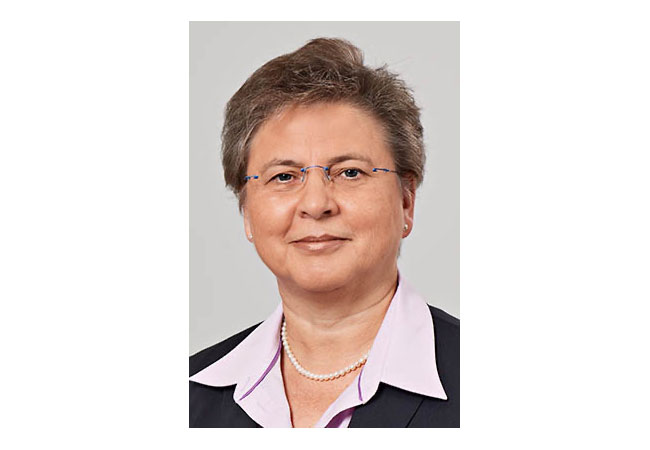 PB: Dr. Jutta Trube Stellvertretende Geschäftsführerin Electronics, Micro and New Production Technologies & Leitung Photovoltaik Produktionsmittel