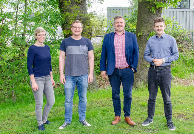 PB: Zum „ReMolk“-Kick-Off trafen sich (v. l.) Sylke Mehnert, Matthias Kemper, Dr. Elmar Brügging und Jurek Häner. Gemeinsam entwickeln sie ein Konzept zur nachhaltigen und dekarbonisierten Energieversorgung der Privatmolkerei Naarmann. / ©: FH Münster / Frederik Tebbe