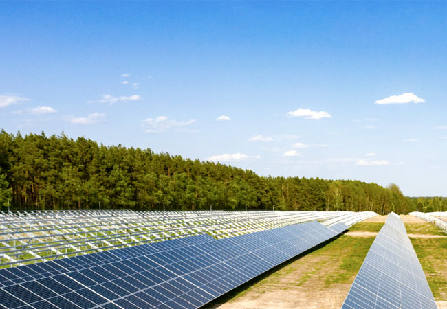 PB: Capcora begleitet Emeren beim Verkauf des ersten baureifen Solarprojekts in Deutschland / ©: Capcora