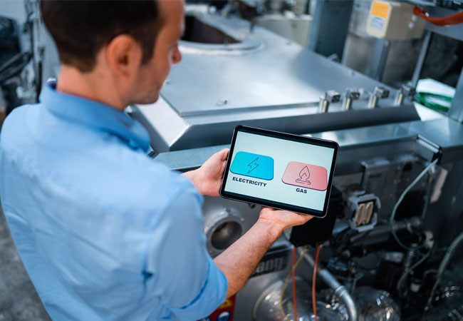 PB: Bivalente Tiegelöfen können im Betrieb dynamisch zwischen den Energieträgern Strom und Gas wechseln. / ©: Fraunhofer IPA/Ludmilla Parsyak