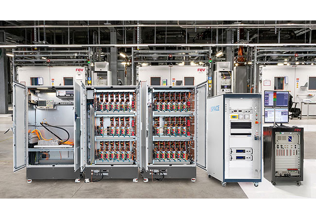 pb: FEV und dSPACE haben eine Technologiekooperation vereinbart. Die beiden Unternehmen unterzeichneten eine Vereinbarung, die es den Partnern erm%C3%B6glicht, Kunden aus der Automobilindustrie ma%C3%9Fgeschneiderte Power-HIL-Pr%C3%BCfst%C3%A4nde anzubieten, die sich nahtlos in bestehende Testzentren integrieren lassen.