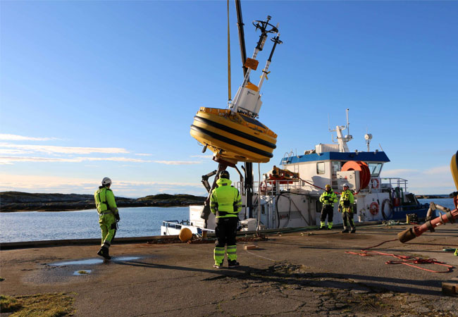 PB: Fugro's SEAWATCH® Wind Lidar Buoy being deployed