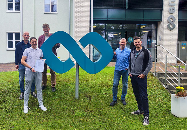 PB v.l.: Andras Laber (Qualitätsmanagementbeauftragter/QHSE), André Wiemer (Informationssicherheitsbeauftragter/IT), Lukas Sprengel (Referent QHSE), Dirk Rampenthal (Abteilungsleiter QHSE), Philipp Grytz (Teamleiter Leitwarte)