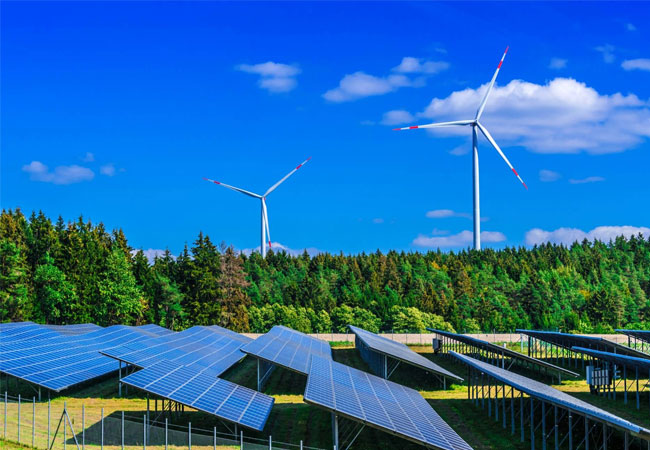 PB: Deutschland: 10.000 MW neue Wind- und Solarleistung in sieben Monaten am Netz / ©: monticellllo / Adobe Stock