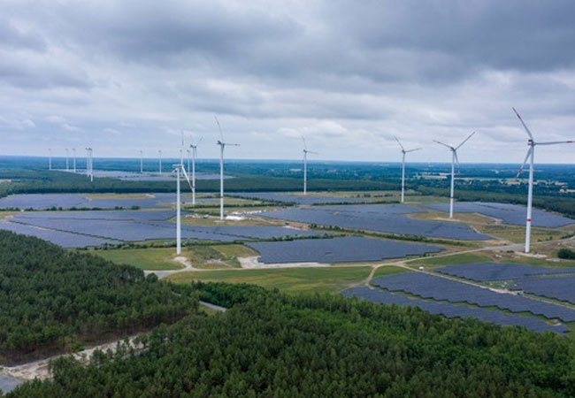 PB: Im Solarpark Klettwitz Süd sind seit Oktober 2022 rund 80 Megawatt installierte Leistung in Betrieb. (Foto: GP JOULE/Jörn Lehmann)