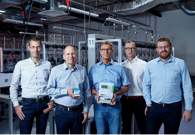 PB: v.l.n.r. Christian Hofmann (Fachbereichsleiter Messwesen / IoT Energiewirtschaft, Robotron), Volker Kroner (Material und Lieferantenmanagement, E.ON), Jürgen Kramny (Leiter Zählsysteme, Netze BW), Olaf Abbing (Geschäftsführer, Landis+Gyr) Janosch Wagner (CTO, PPC)