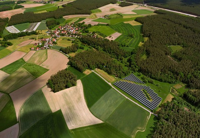 PB: Greenovative schließt Finanzierungsvertrag über 14 Mio. Euro für ein 117 MWp Solarpark-Portfolio in Bayern