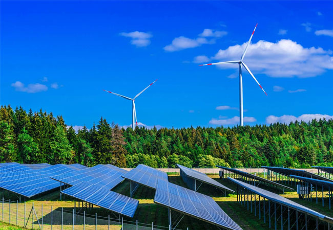 PB: Rekordleistung 2023: IWR erwartet mehr als eine Million neue Solaranlagen in Deutschland / ©: monticellllo / Adobe Stock Münster