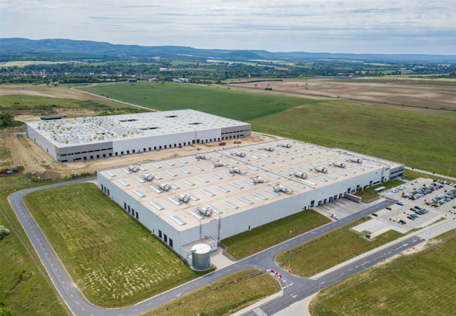 PB: CTPark Tatabánya liegt in der Stadt Tatabánya, neben der Autobahn M1, die das Gebiet mit den wichtigsten Transitrouten nach Ost- und Westeuropa verbindet. / ©: CTP Group