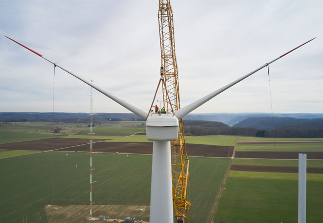 PB: Zwei für Baden-Württemberg mächtige 750 KW Windanlagen sind der Beginn der Windforschung auf der Schwäbischen Alb, wo gefühlt zum ersten Mal eine Windkraftanlage auf einer Anhöhe steht / ©: ZSW