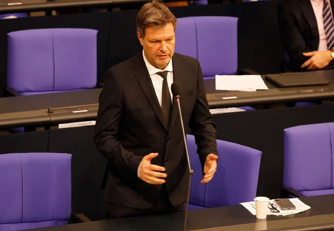 PB: Robert Habeck im Bundestag, 2022, Copyright: Juergen Nowak|Shutterstock.com / Herausgeber: Xpert.Digital - Konrad Wolfenstein